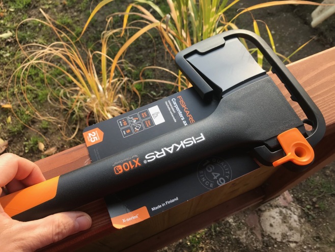 Fiskars X10s sekera